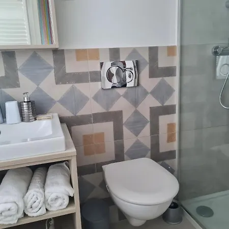 Azur Bed & Breakfast 3*