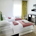 Nočitev z zajtrkom Azur Ljubljana